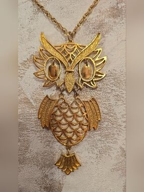 VINTAGE LARGE OWL PENDANT Articulate eyes body 24 INCH NECKLACE GOLD TONE 1970